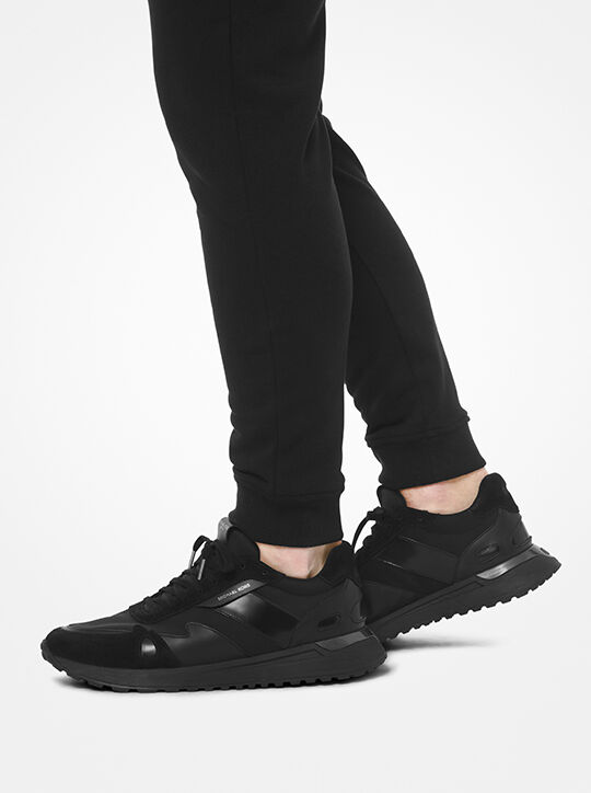 حذاء داكس جلدي وبشعار الماركة michael kors حذاء داكس جلدي وبشعار الماركة