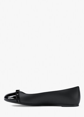 michael kors حذاء موكاسين ماندي جلدي