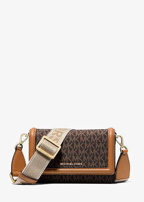 michael kors حقيبة كروسبودي جيت سيت صغيرة الحجم ، مزينة بشعار مطبوع، مصنوعة من نسيج منسوج، مناسبة للهواتف الذكية