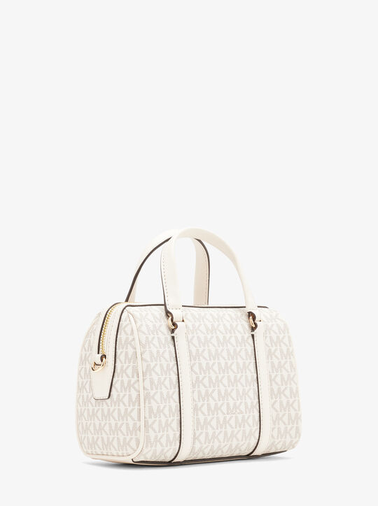 حقيبة جيت سيت الصغيرة ذات الشعار المميز من القماش الخشن michael kors حقيبة جيت سيت الصغيرة ذات الشعار المميز من القماش الخشن