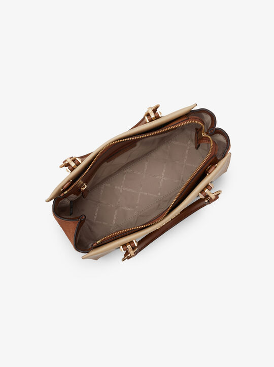 michael kors حقيبة مارلين متوسطة الحجم من جلد سافيانو بلونين