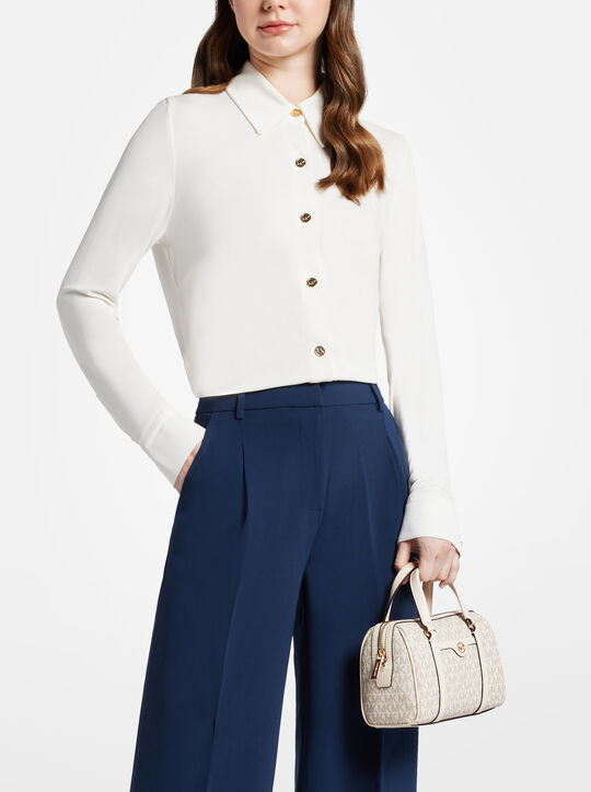 حقيبة جيت سيت الصغيرة ذات الشعار المميز من القماش الخشن michael kors حقيبة جيت سيت الصغيرة ذات الشعار المميز من القماش الخشن