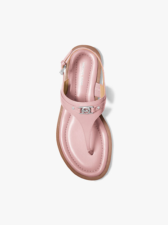 صندل ماندي الجلدي بحزام على شكل حرف T michael kors صندل ماندي الجلدي بحزام على شكل حرف t