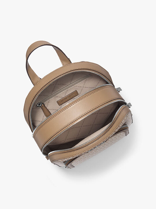 حقيبة ظهر جايسي أومبري متوسطة الحجم بشعار الماركة michael kors حقيبة ظهر جايسي أومبري متوسطة الحجم بشعار الماركة