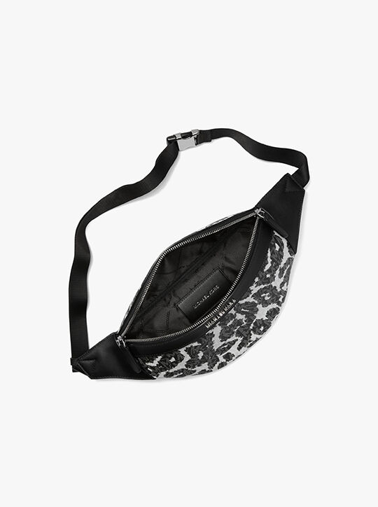 حقيبة كتف هدسون ليوبارد بشعار الماركة michael kors حقيبة كتف هدسون ليوبارد بشعار الماركة