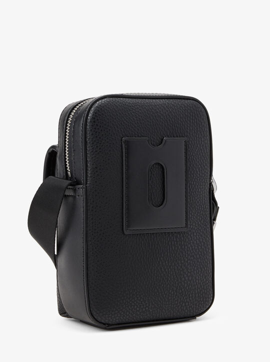 حقيبة طيران بشعار الماركة michael kors حقيبة طيران بشعار الماركة