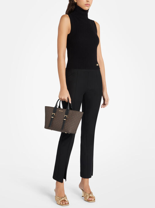 حقيبة مور الصغيرة بشعار الماركة michael kors حقيبة مور الصغيرة بشعار الماركة