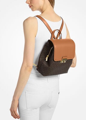 michael kors حقيبة ظهر تريبيكا صغيرة بشعار الماركة