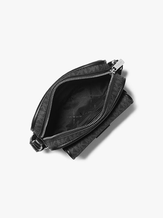 حقيبة كاميرا برادشو بشعار الماركة صغيرة جدًا michael kors حقيبة كاميرا برادشو بشعار الماركة صغيرة جدًا