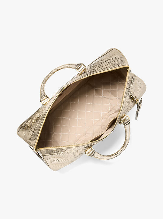 حقيبة بيدفورد ترافيل لعطلة نهاية الأسبوع من الجلد المنقوش بجلد التمساح كبيرة جدًا michael kors حقيبة بيدفورد ترافيل لعطلة نهاية الأسبوع من الجلد المنقوش بجلد التمساح كبيرة جدًا