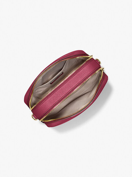 حقيبة كروس براينت من الجلد المحبب متوسطة الحجم michael kors حقيبة كروس براينت من الجلد المحبب متوسطة الحجم