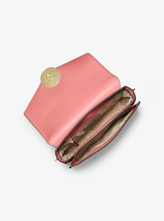 حقيبة كروس صغيرة من الجلد الصناعي من كارمن michael kors حقيبة كروس صغيرة من الجلد الصناعي من كارمن