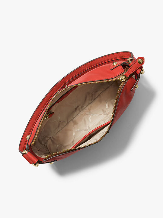 حقيبة كتف أستور جلدية مرصعة كبيرة michael kors حقيبة كتف أستور جلدية مرصعة كبيرة