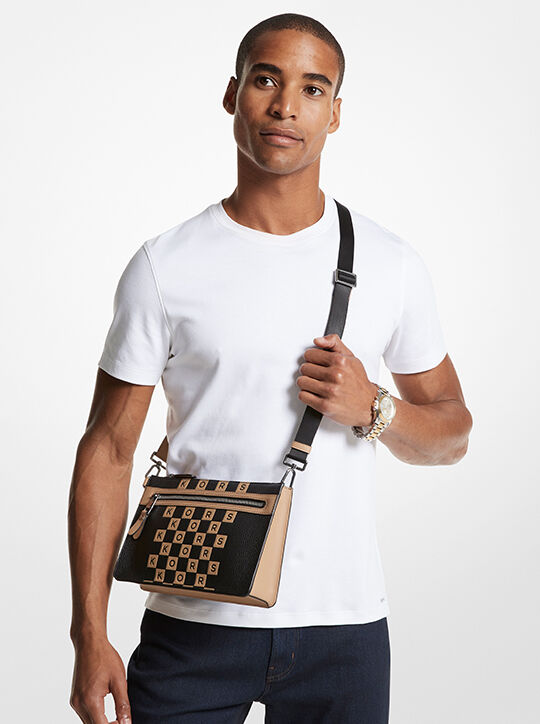 حقيبة كروسبودي هدسون مرصعة بالحصى michael kors حقيبة كروسبودي هدسون مرصعة بالحصى