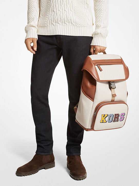 حقيبة ظهر كوبر سبورت من الجلد المرصع بالحصى michael kors حقيبة ظهر كوبر سبورت من الجلد المرصع بالحصى