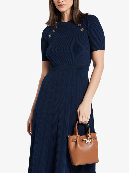 حقيبة كارسون الجلدية الصغيرة المزخرفة michael kors حقيبة كارسون الجلدية الصغيرة المزخرفة