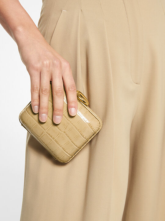 الميناوديير جلد تمساح منقوش من تينا michael kors الميناوديير جلد تمساح منقوش من تينا