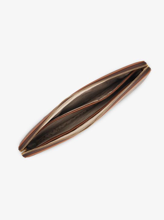 حقيبة لابتوب من القماش بطبعة الأحرف الأولى michael kors حقيبة لابتوب من القماش بطبعة الأحرف الأولى