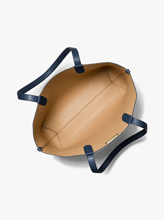 michael kors حقيبة إليزا كبيرة جدًا من الجلد المرصوف بالحصى وقابلة للعكس