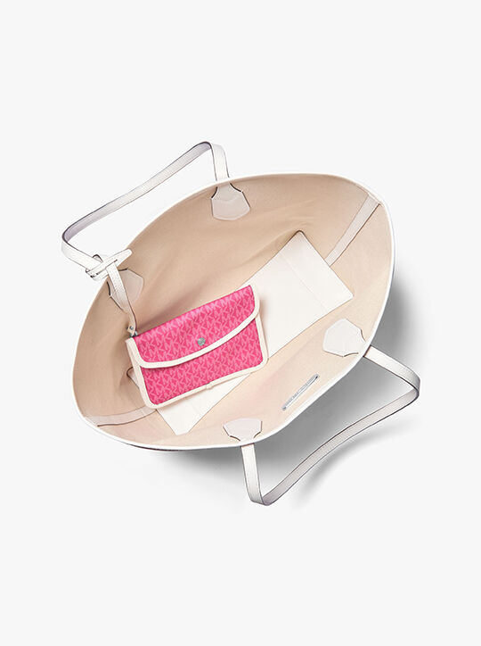 حقيبة حمل شريطية إيفا كبيرة بشعار الماركة michael kors حقيبة حمل شريطية إيفا كبيرة بشعار الماركة